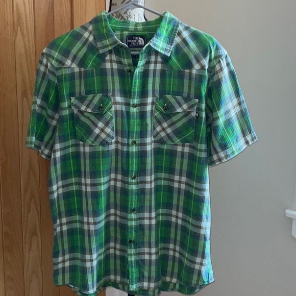 The North Face, Soft Cotton Green Plaid Short Sleeve Button Up Shirt. L - Picture 2 of 13
